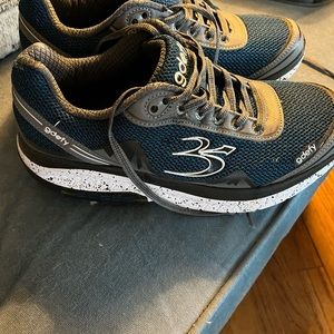 Men’s Gdefy corrective fit sneakers, size 9, worn 1x